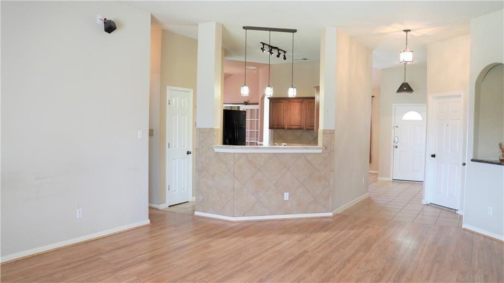 220 Gainer Dr - Photo 3 of 6