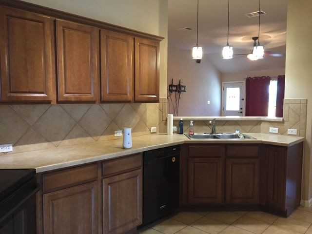 220 Gainer Dr - Photo 4 of 6