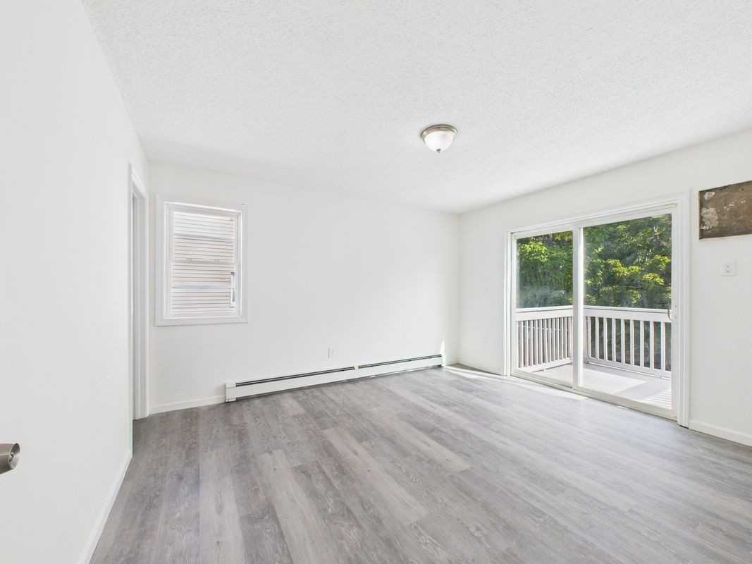 25 Dewitt St ##2