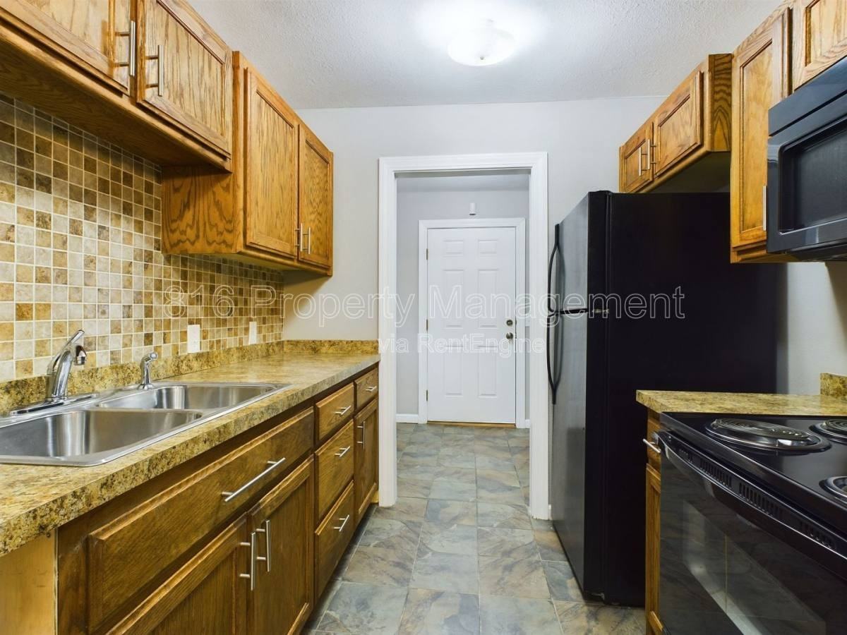 3024 Flora Ave - Photo 3 of 10