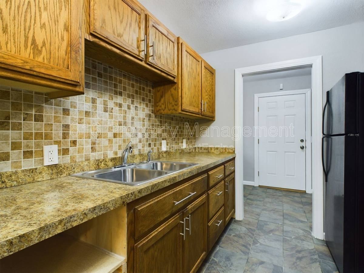 3024 Flora Ave - Photo 4 of 10