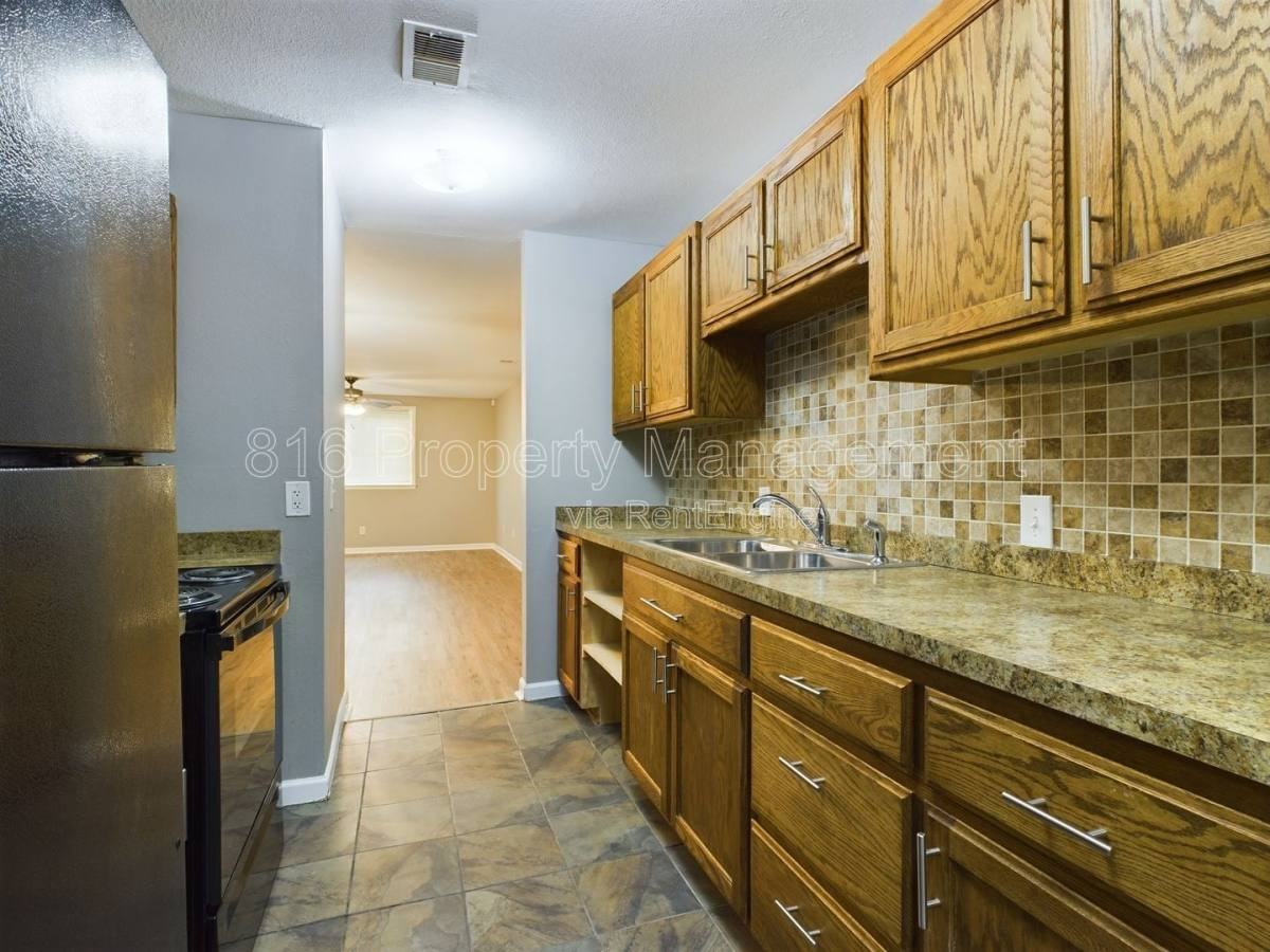 3024 Flora Ave - Photo 5 of 10