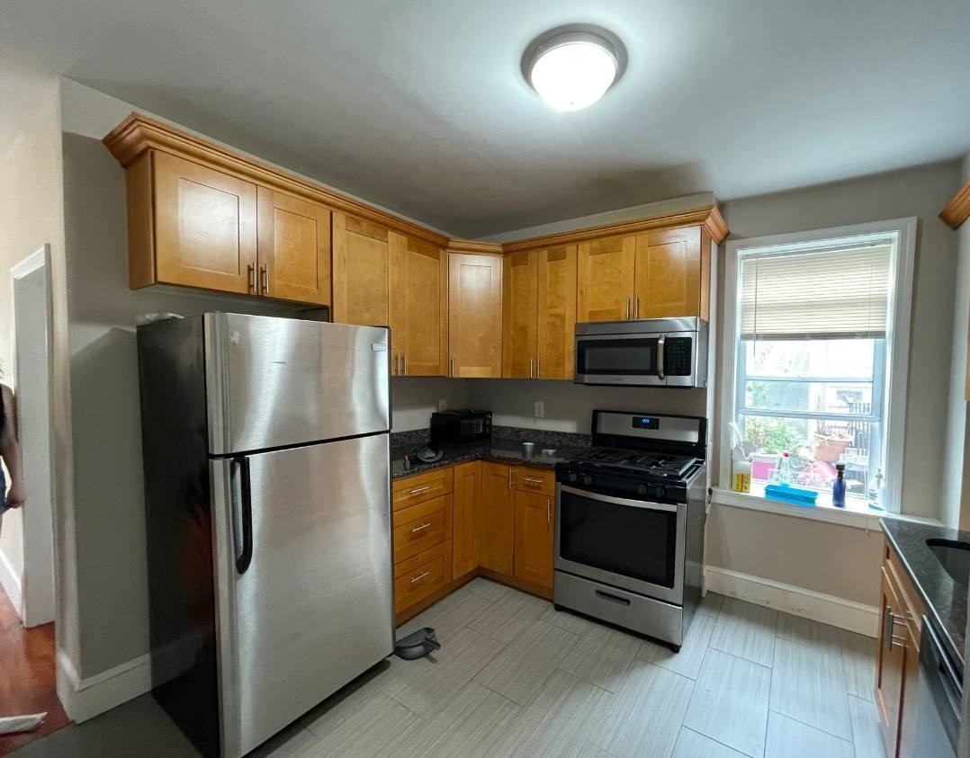 241 Maverick St #3