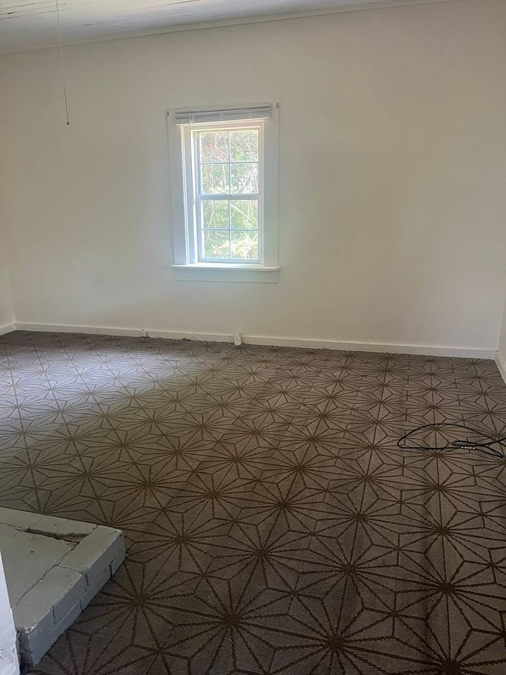 206 Derrick St - Photo 3 of 10