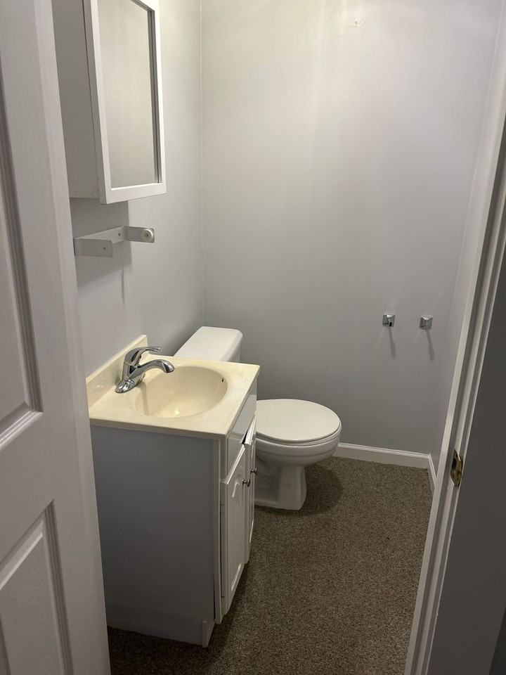 216 W High St - Photo 4 of 7