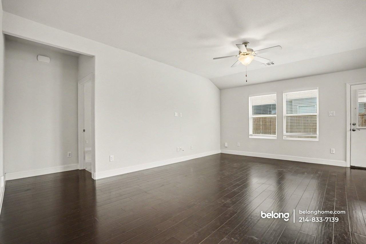 242 Maverick Ct - Photo 2 of 15