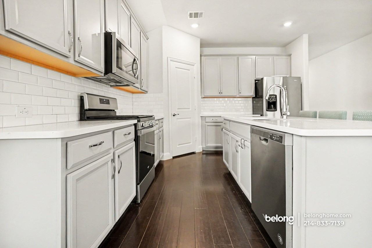 242 Maverick Ct - Photo 4 of 15