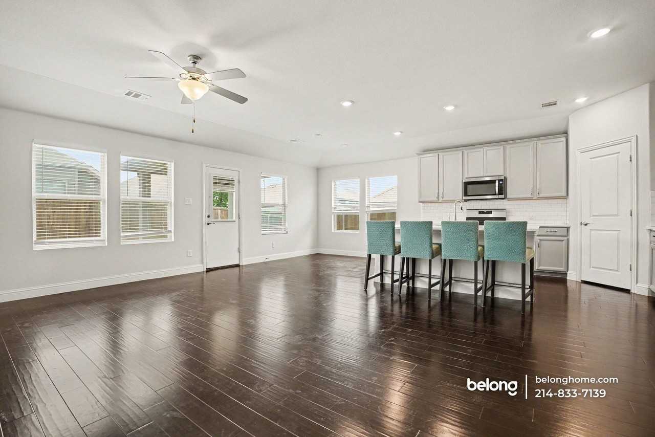 242 Maverick Ct - Photo 5 of 15