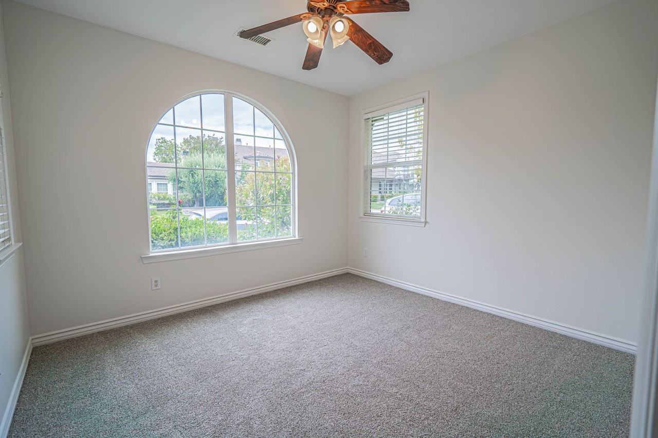 26149 Shadow Rock Ln - Photo 4 of 50