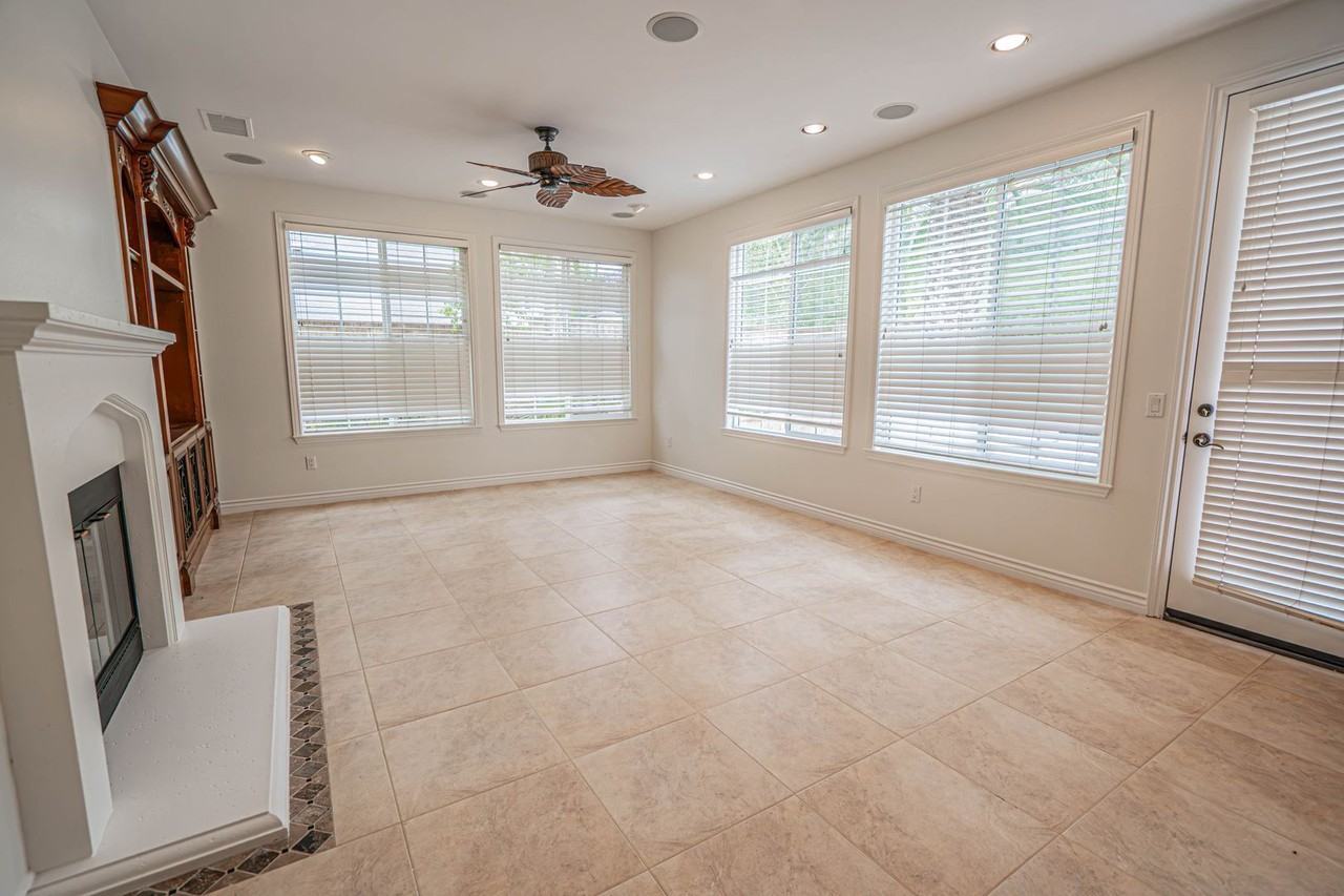 26149 Shadow Rock Ln - Photo 6 of 50