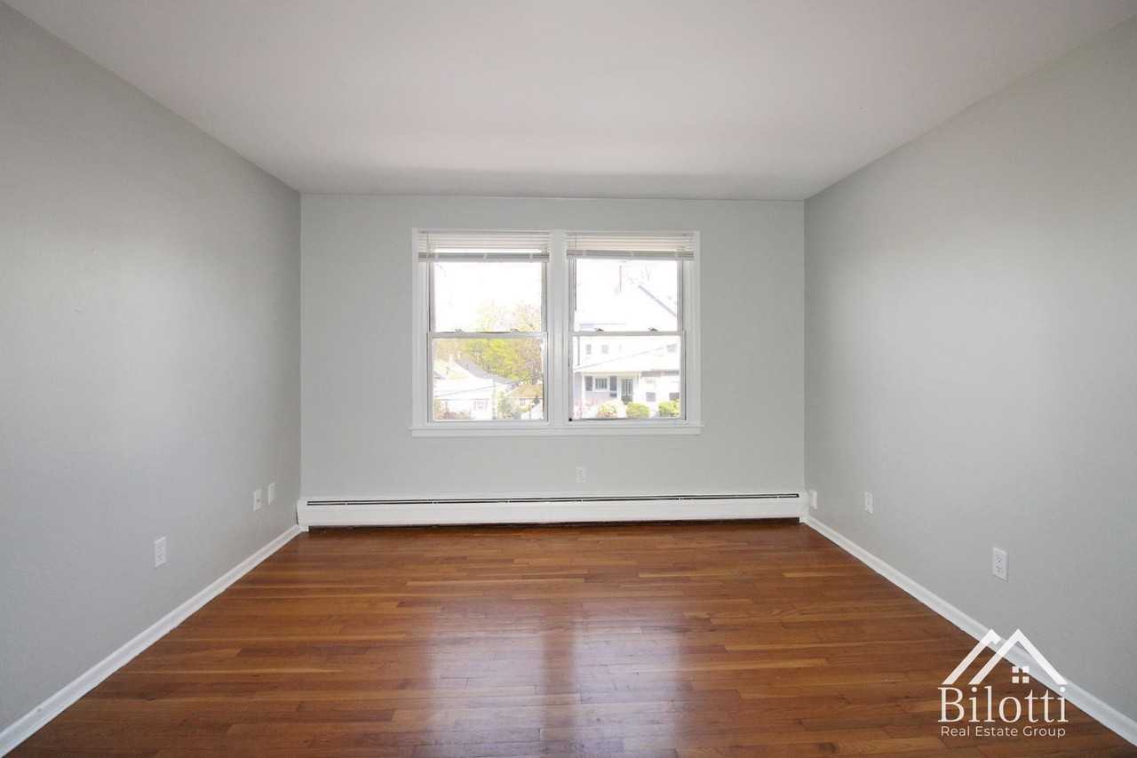 5 Chestnut Street - Photo 4 of 12