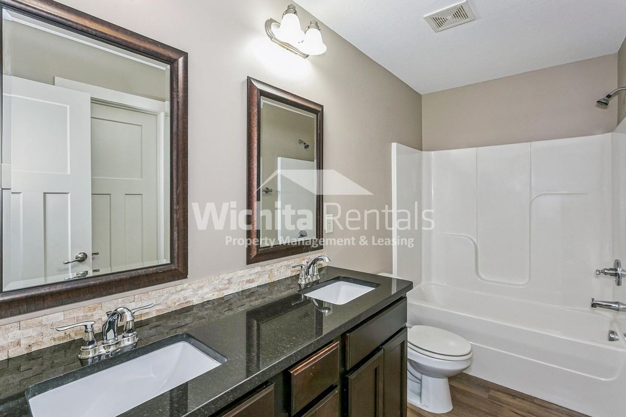 146 N Jackson Heights Ct - Photo 7 of 15
