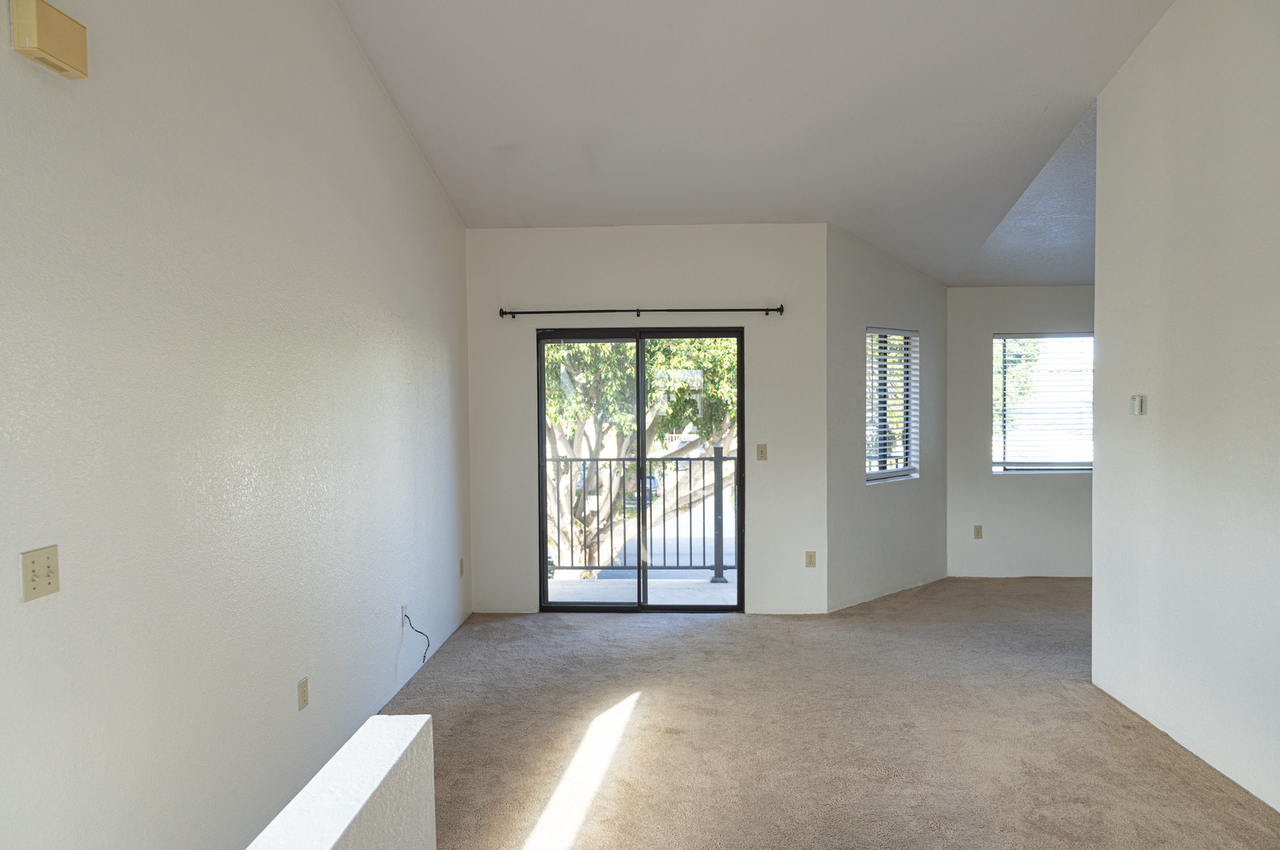 3826 Shasta St - Photo 4 of 40