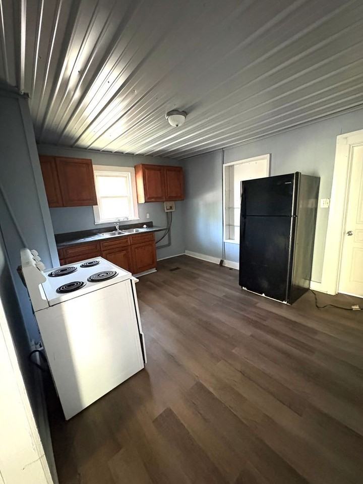 302 Bryan St - Photo 3 of 7