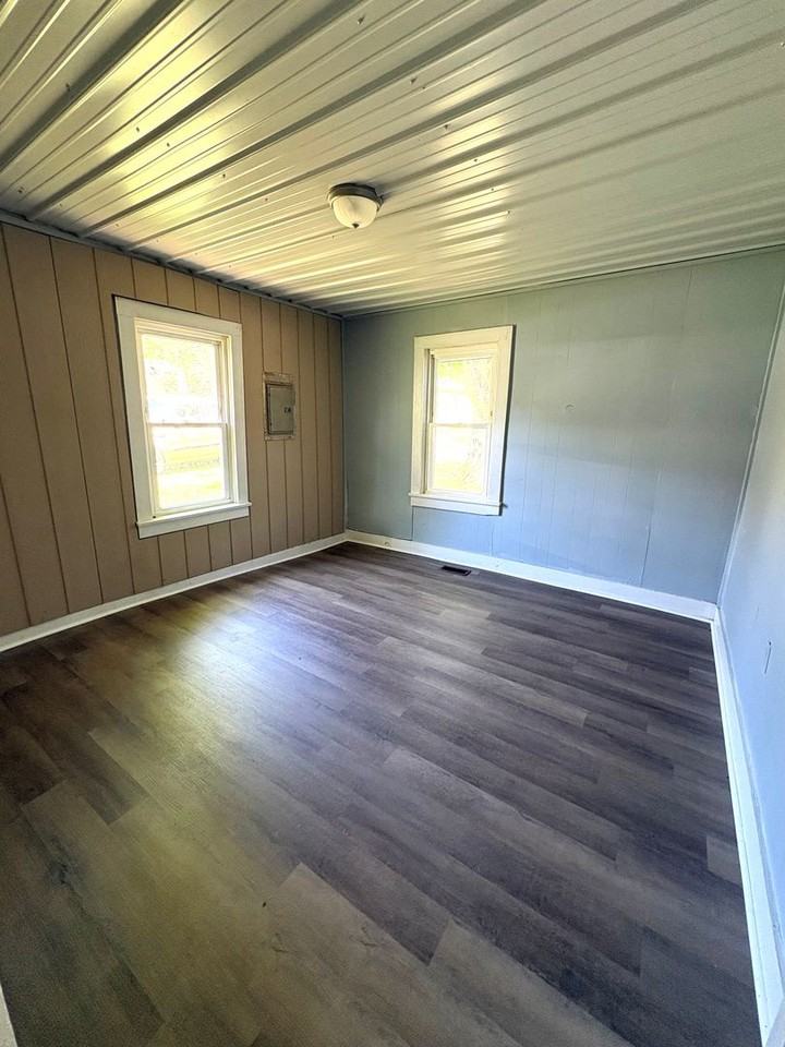 302 Bryan St - Photo 4 of 7