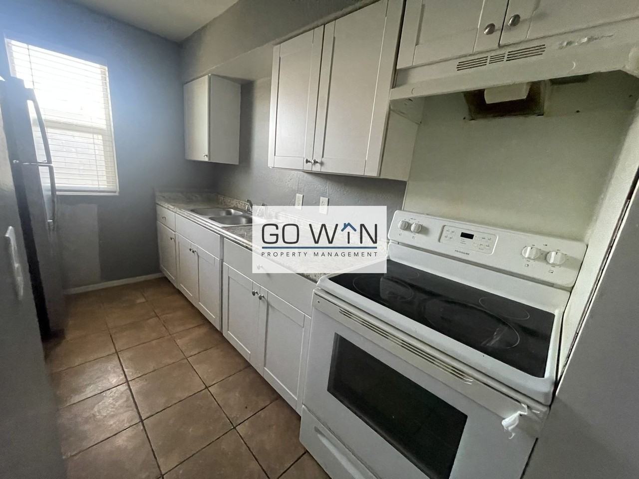 237 S Allen St - Photo 2 of 34