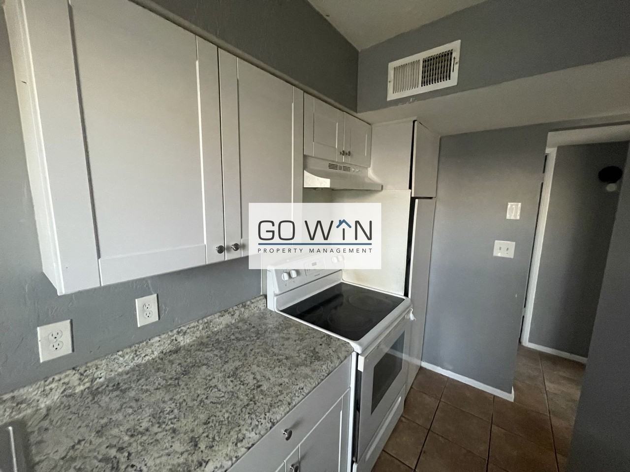 237 S Allen St - Photo 3 of 34