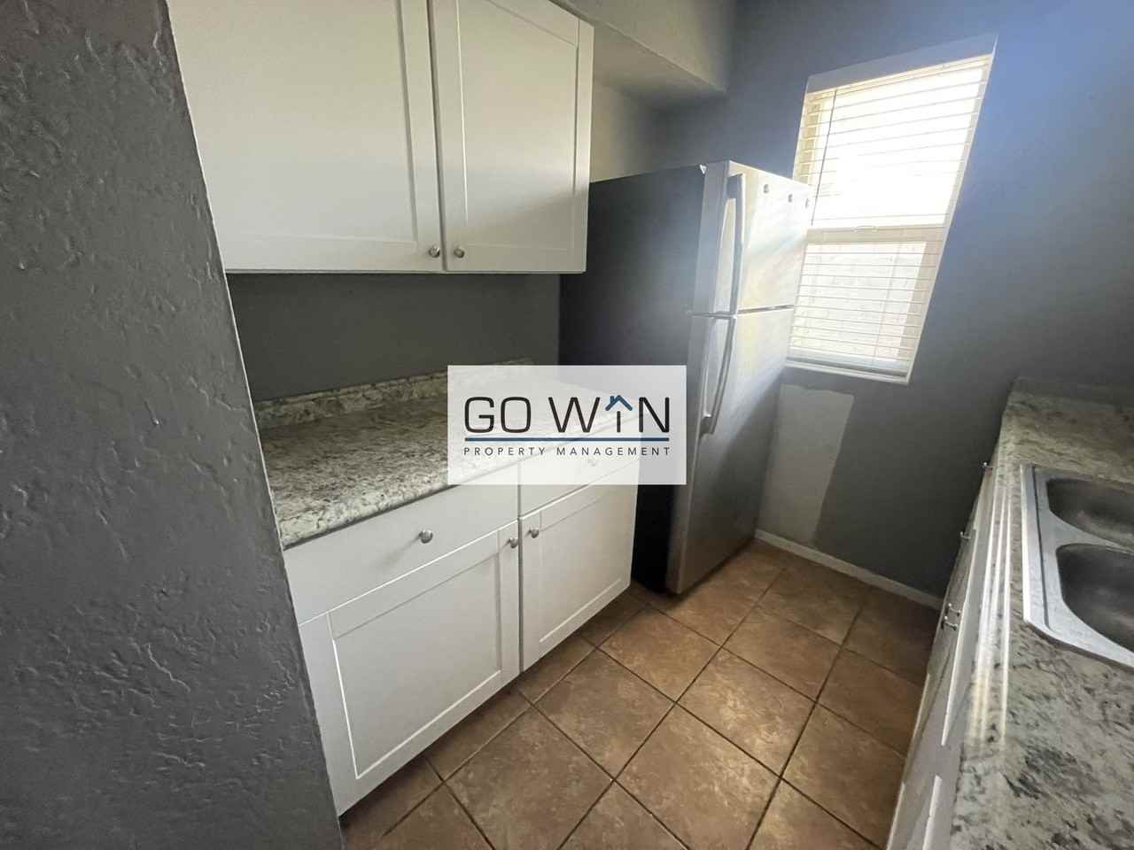 237 S Allen St - Photo 4 of 34