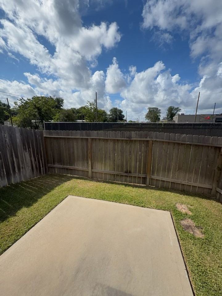 501 Hines Ave - Photo 5 of 19