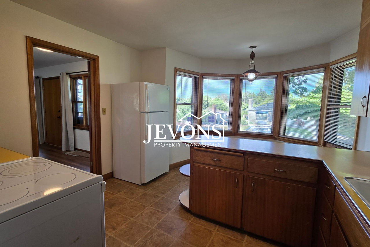 212 N 26th Ave - Photo 4 of 18