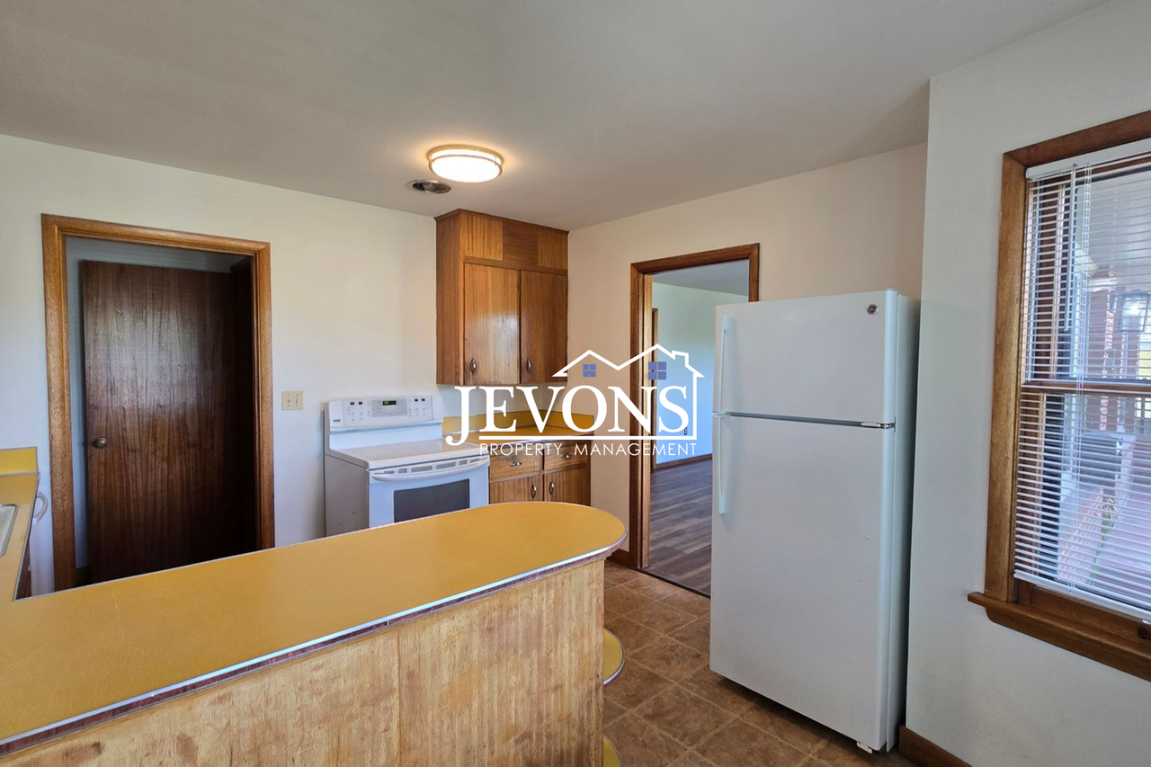 212 N 26th Ave - Photo 5 of 18