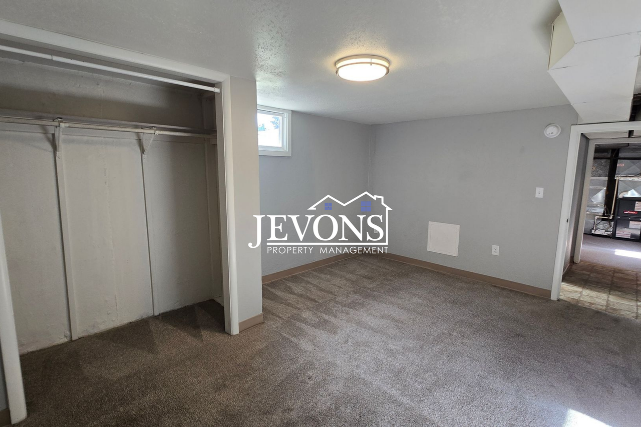 212 N 26th Ave - Photo 6 of 18