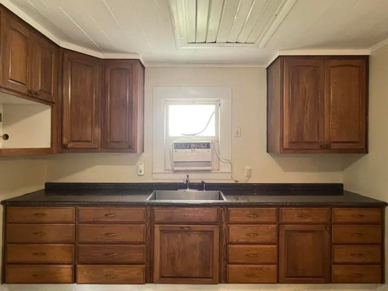 1107 S Old Temple Rd - Photo 3 of 10