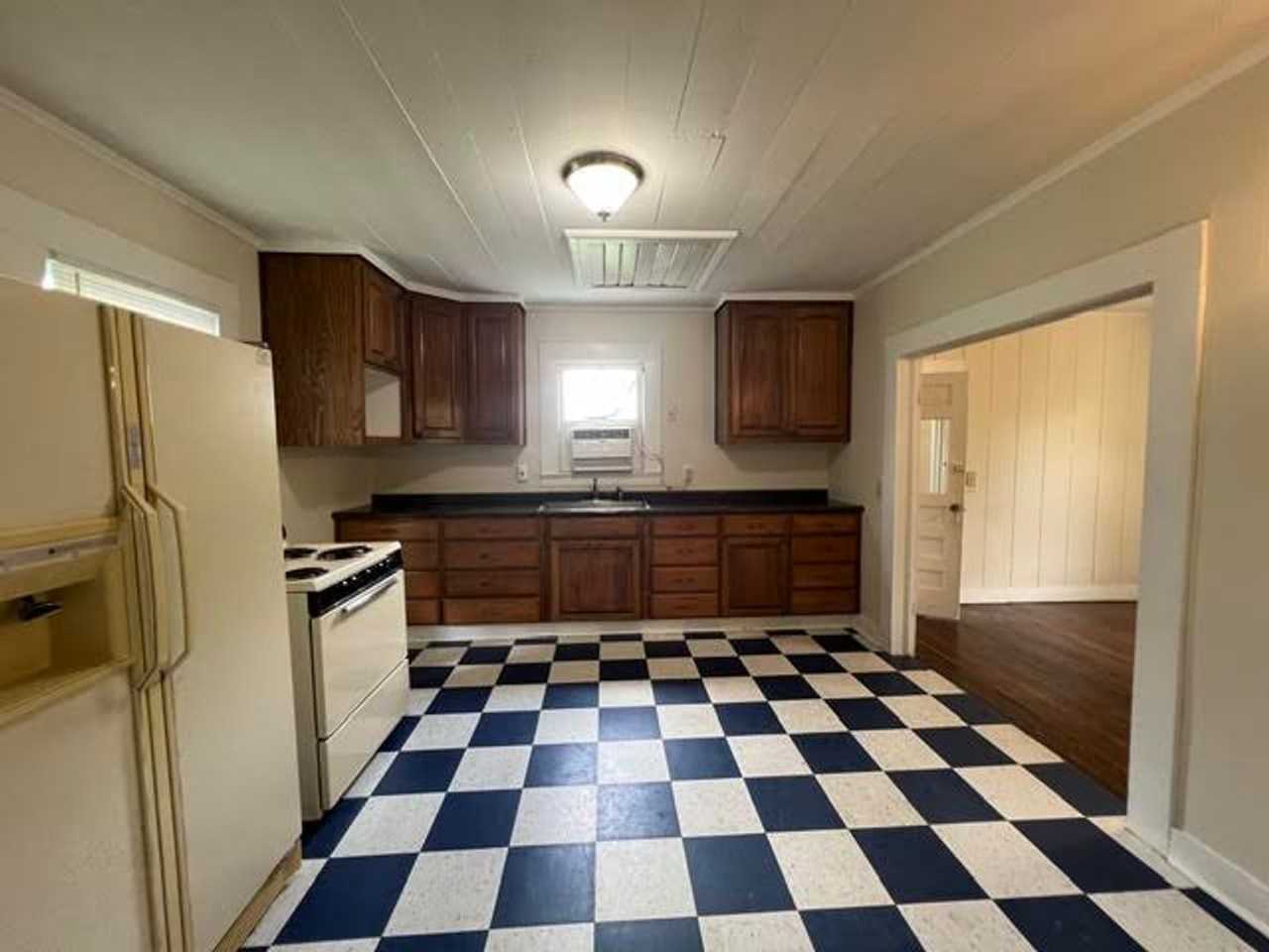 1107 S Old Temple Rd - Photo 5 of 10
