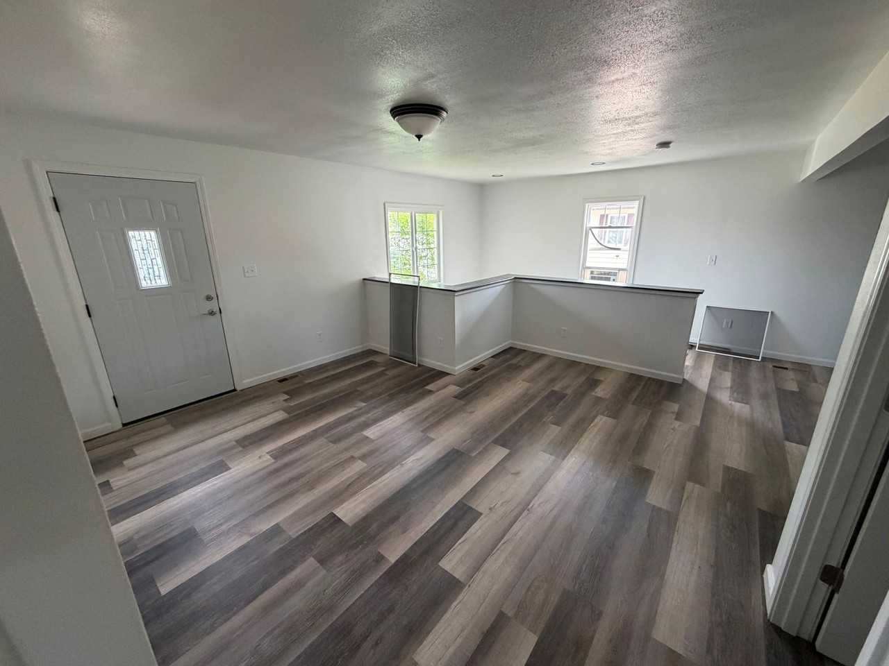 1015 8th Ave W - Photo 3 of 14