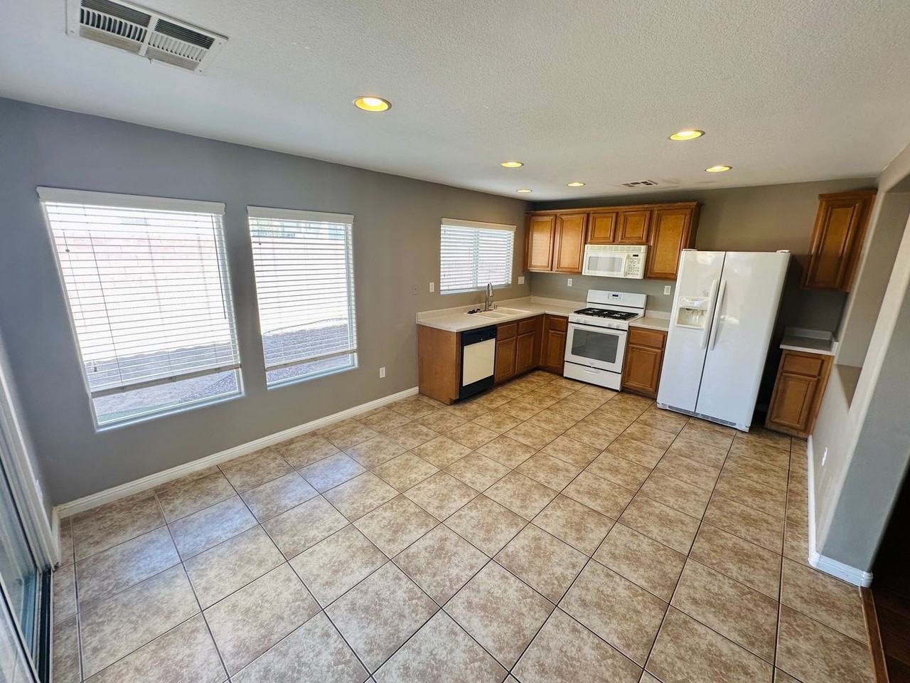 7989 Hilltop Windmill St - Photo 4 of 15