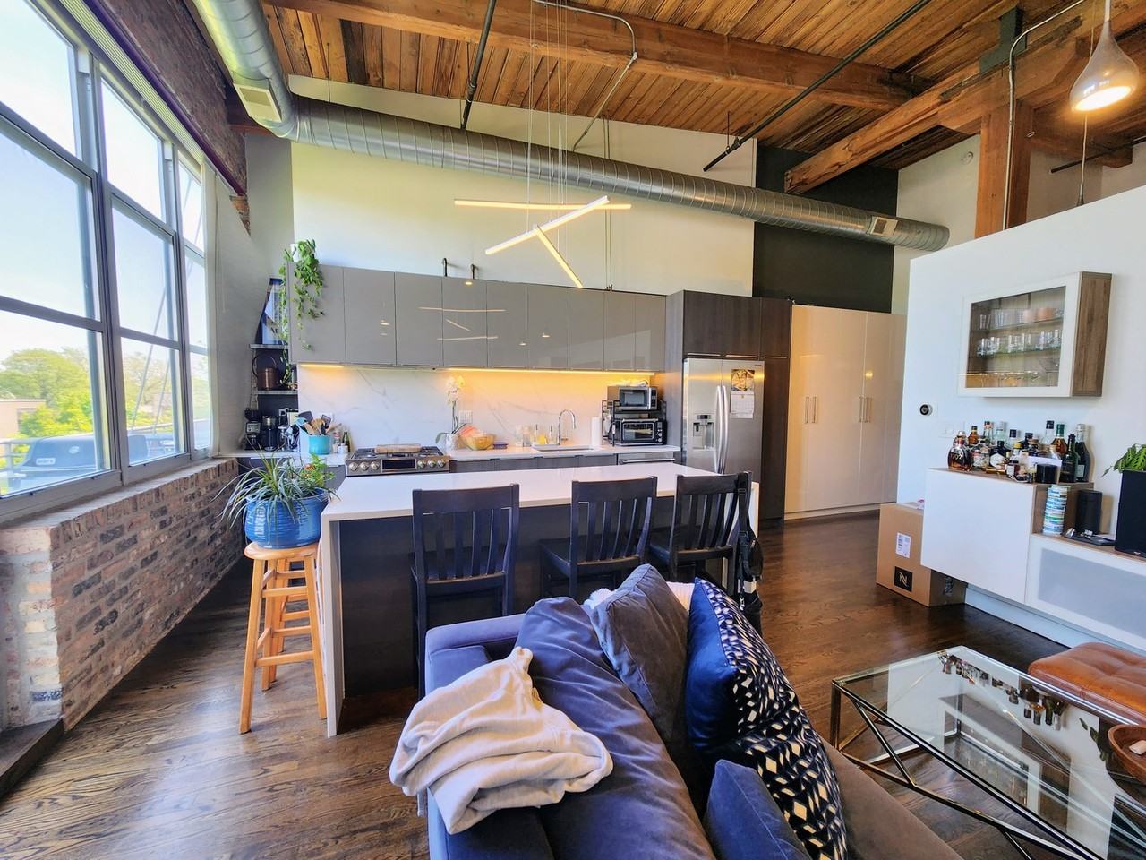 2111 W Churchill St #302 - Photo 4 of 18