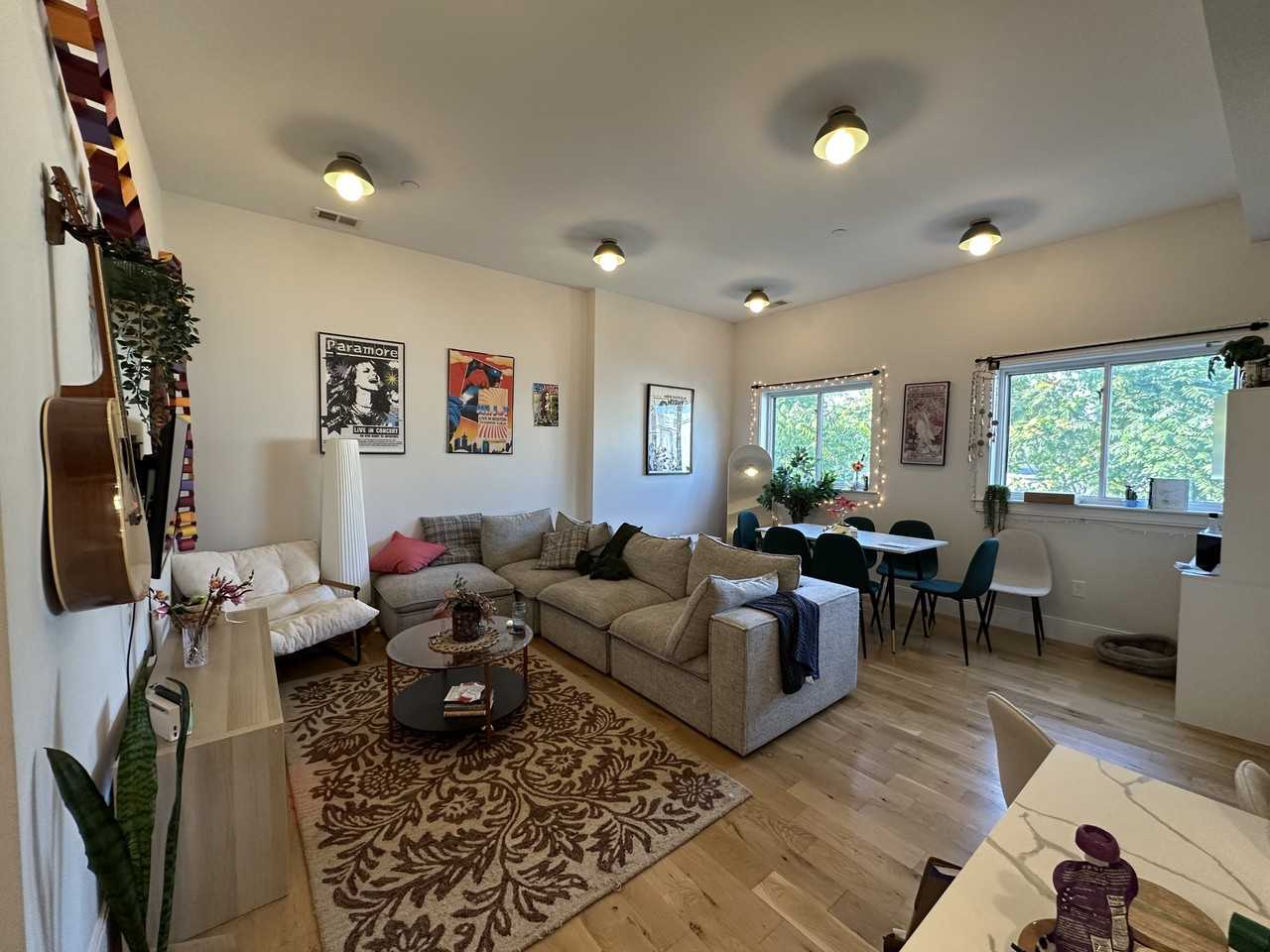 201 Maverick St #3