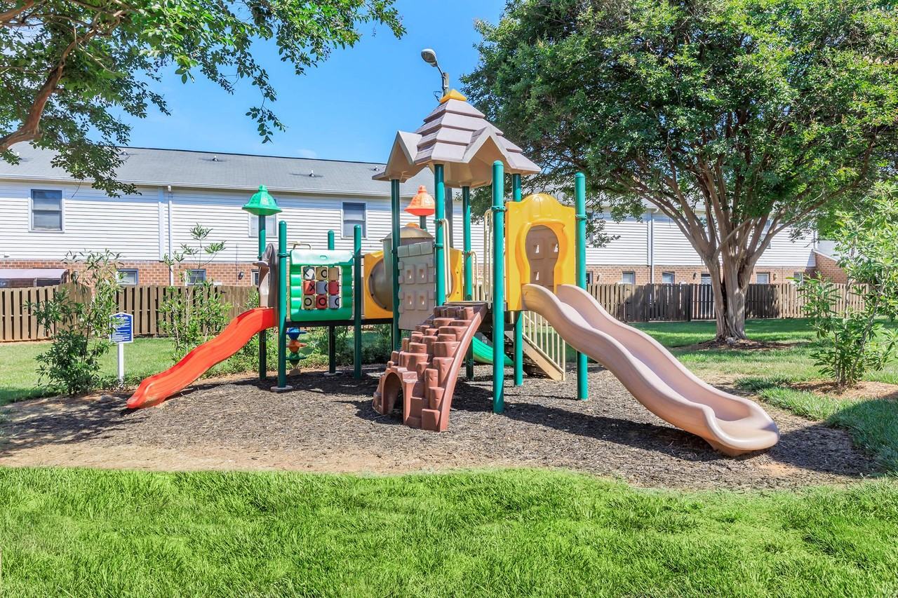 Belmont Heights Apartments & Townhomes - Photo 4 of 50