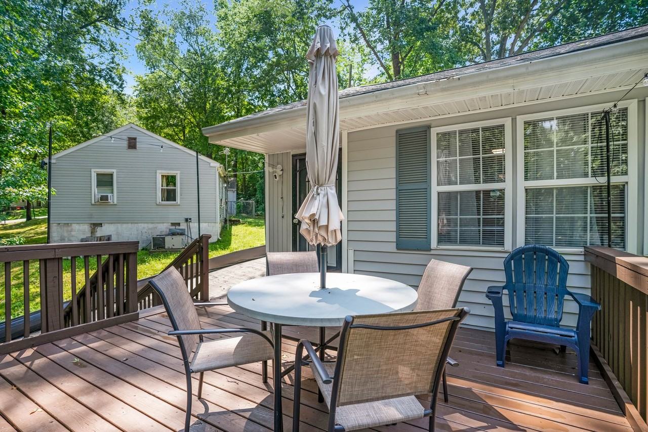 714 Woodlawn Dr - Photo 2 of 38