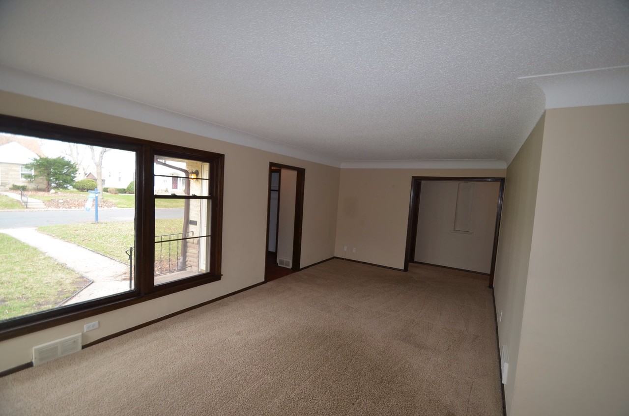 6629 Clinton Ave S - Photo 3 of 11