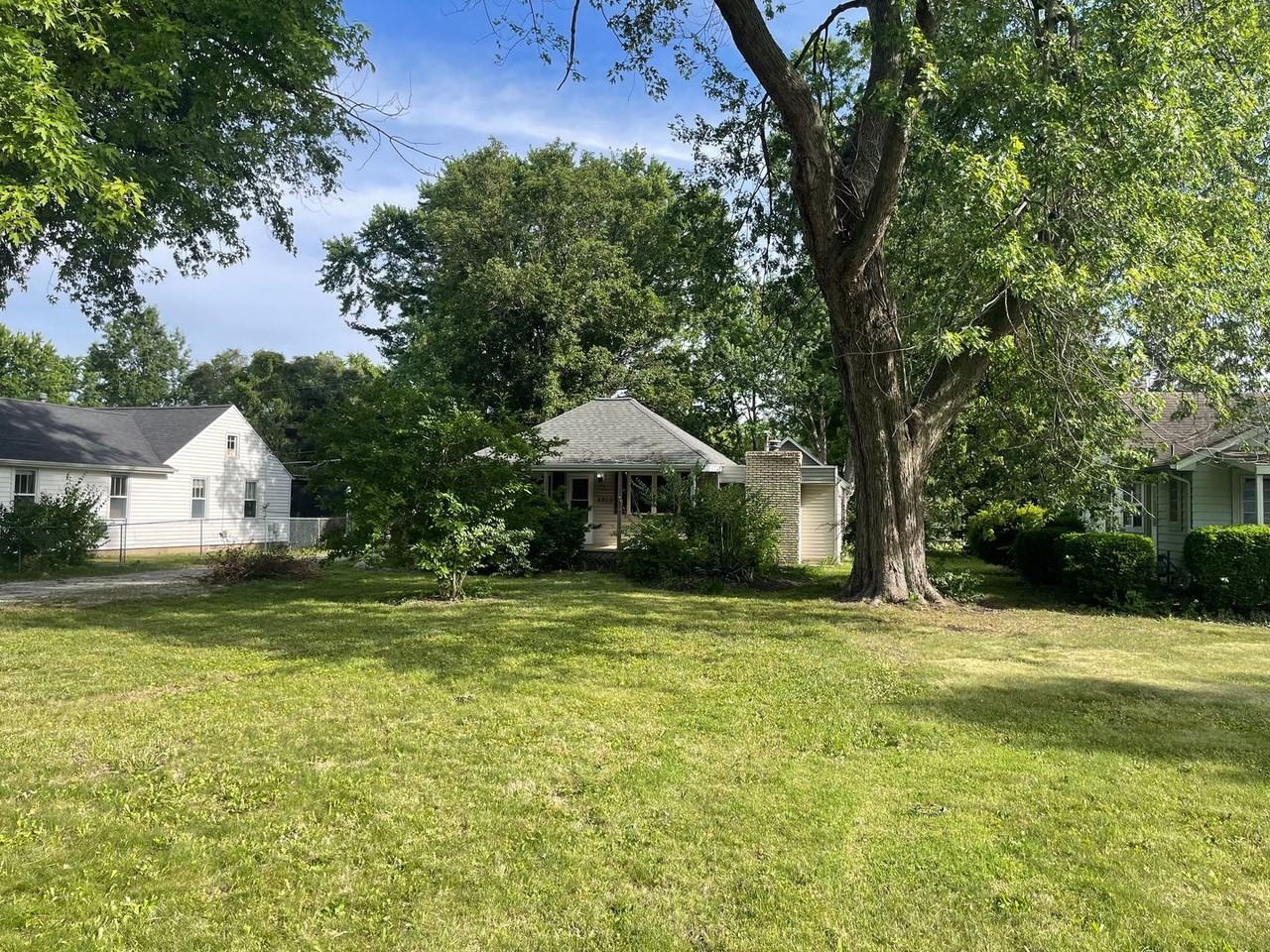 2903 W John St - Photo 2 of 28