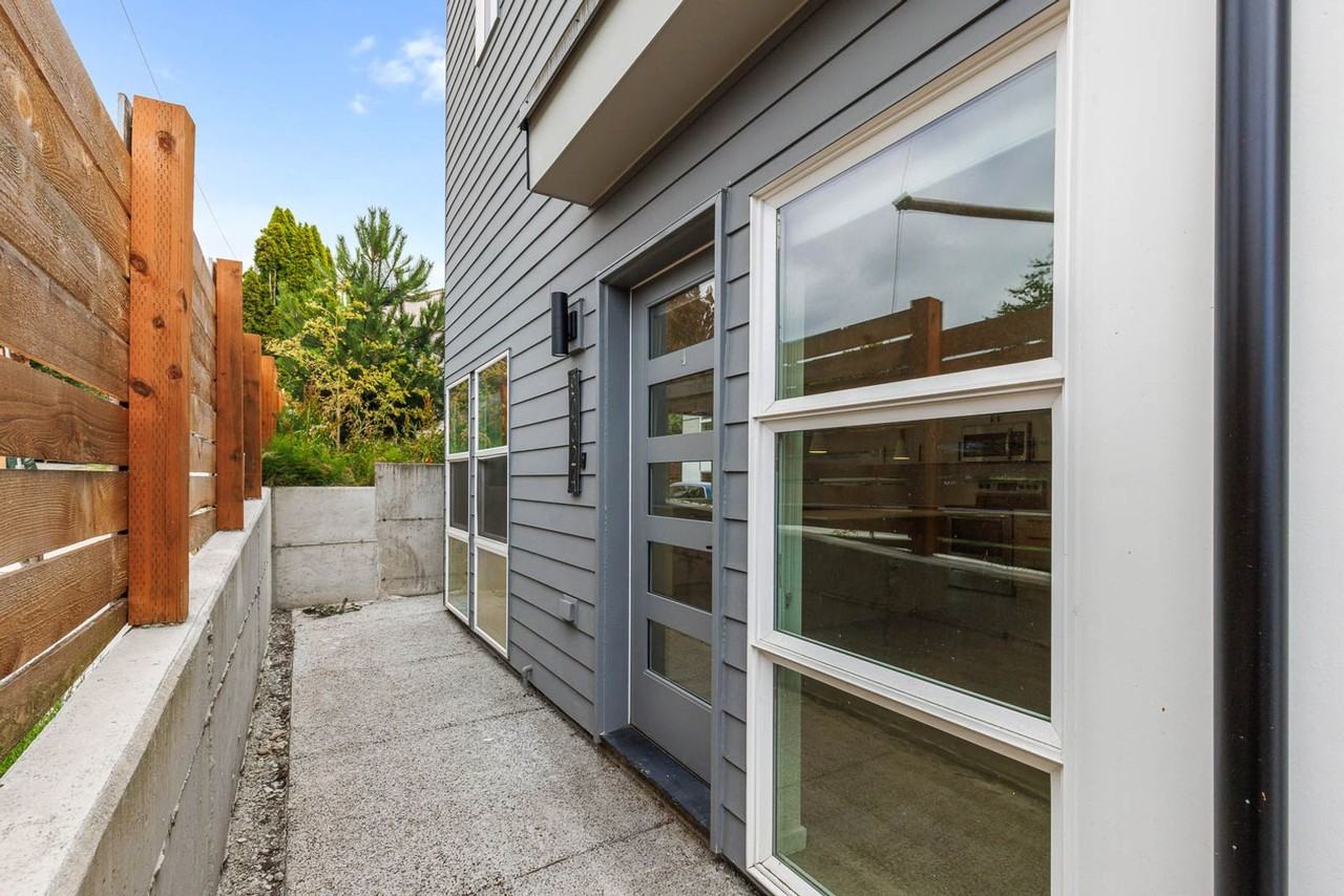 9002 15th Ave Sw - Photo 4 of 18