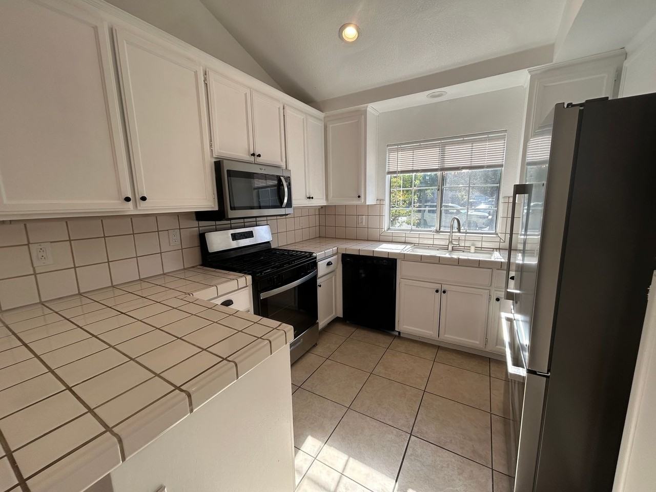 4093 Heartland Way - Photo 6 of 19