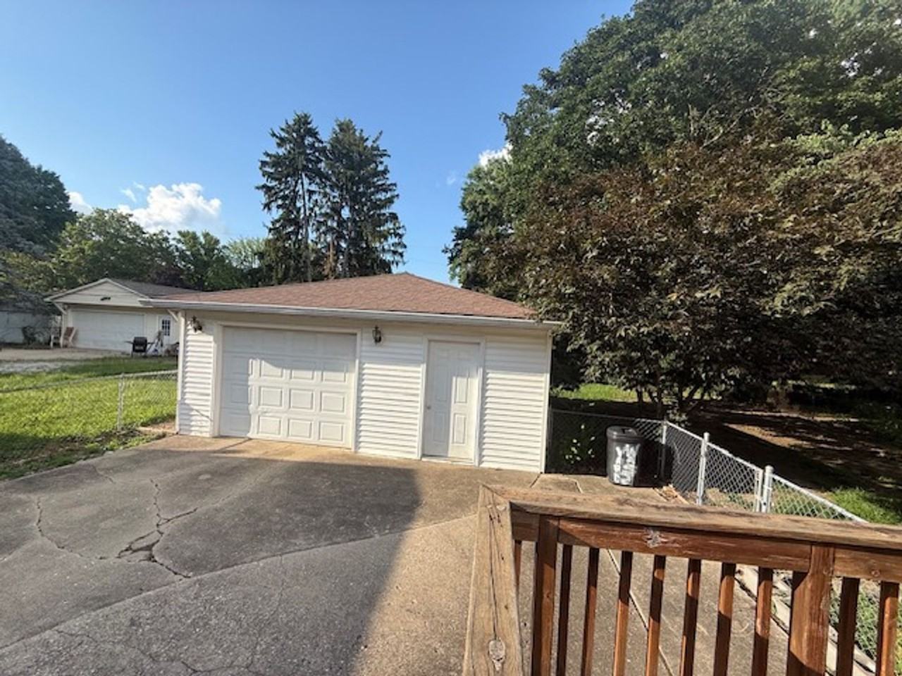2125 Brentwood Dr - Photo 3 of 20