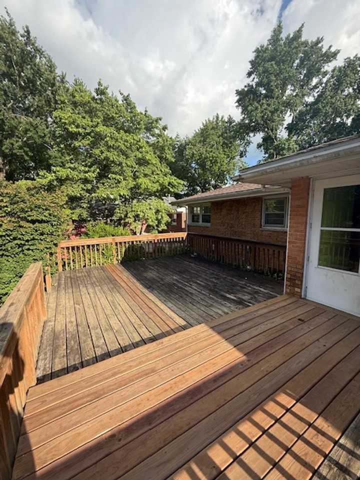 2125 Brentwood Dr - Photo 4 of 20