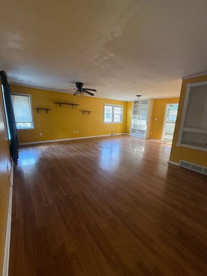 2125 Brentwood Dr - Photo 6 of 20