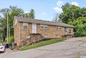 featured image of 211 N 5th St