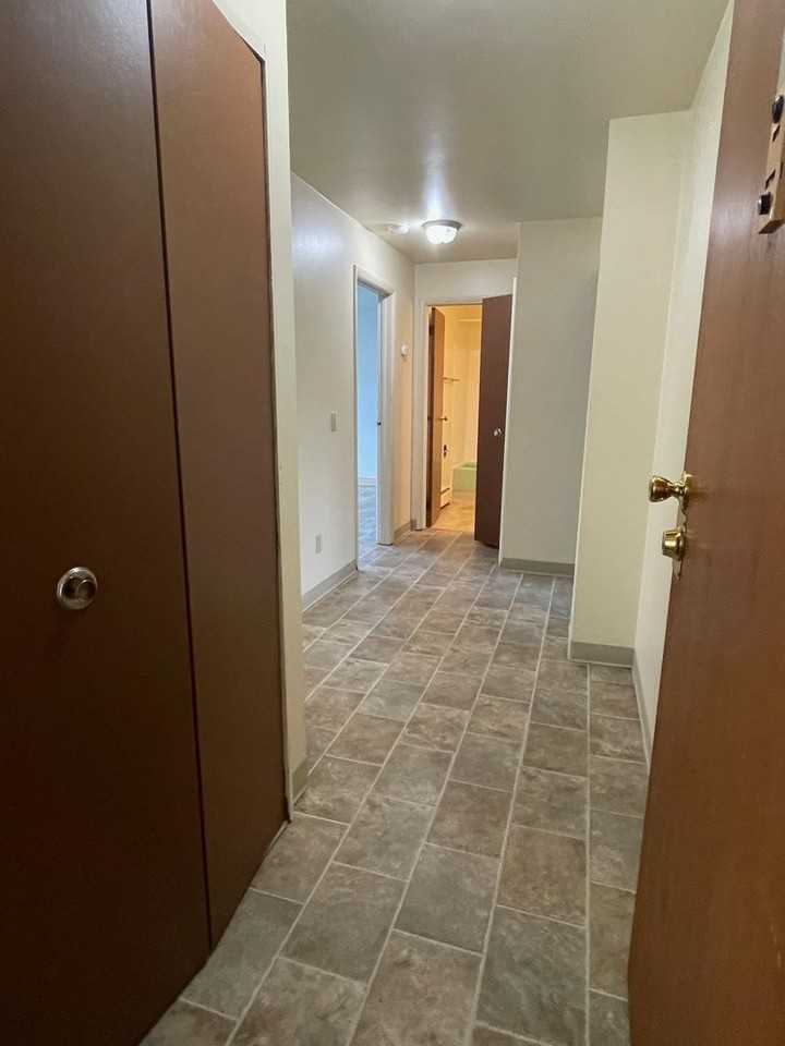 Sheridan Park and Holiday Manor - Photo 3 of 18