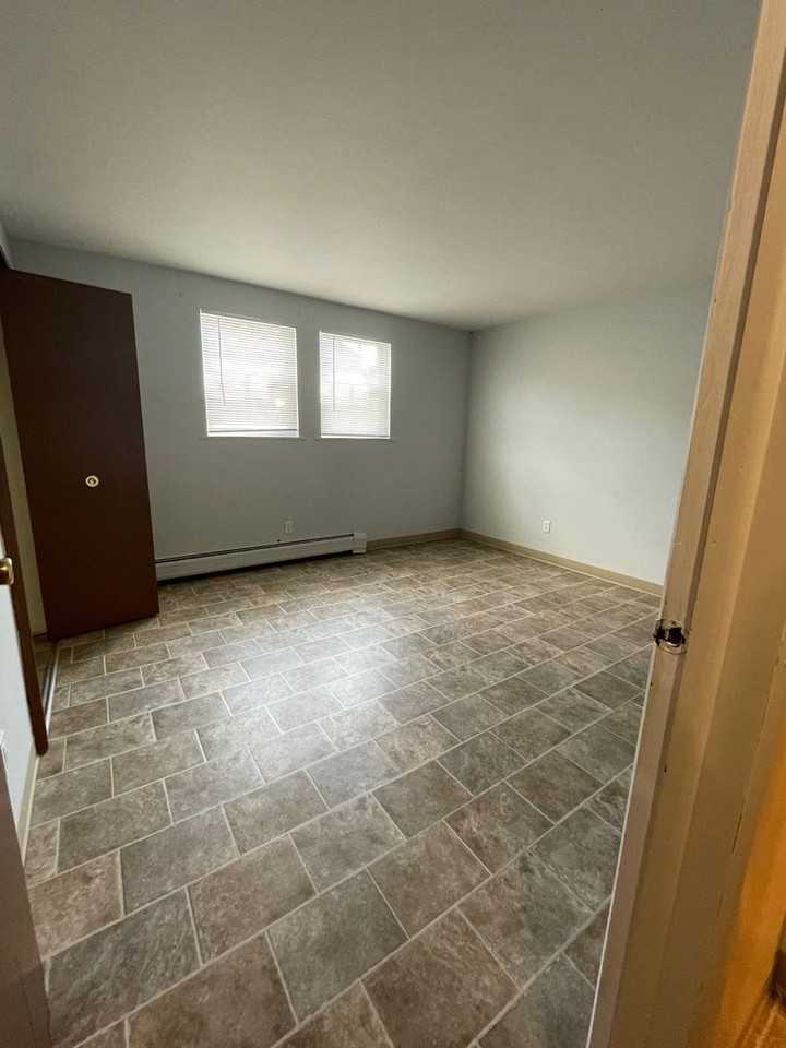 Sheridan Park and Holiday Manor - Photo 5 of 18
