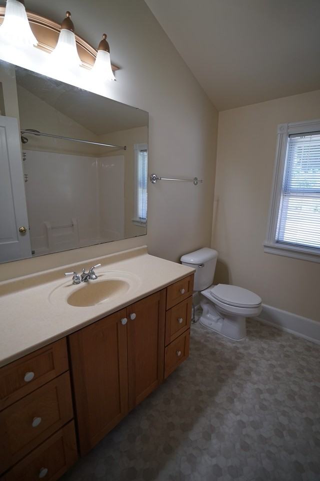 E7602 Spring Dr - Photo 4 of 14