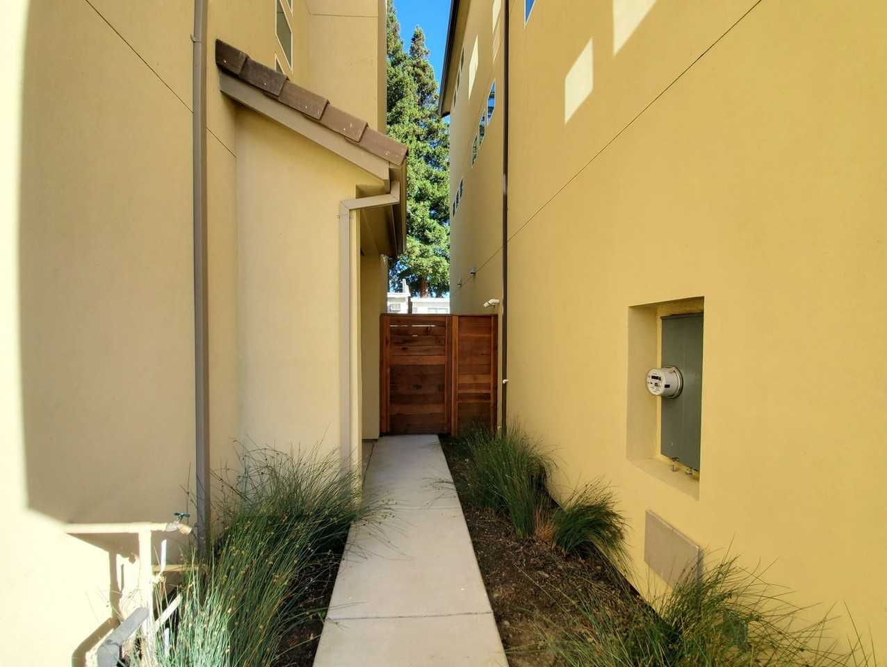 53 Rio Viale Ct - Photo 4 of 50
