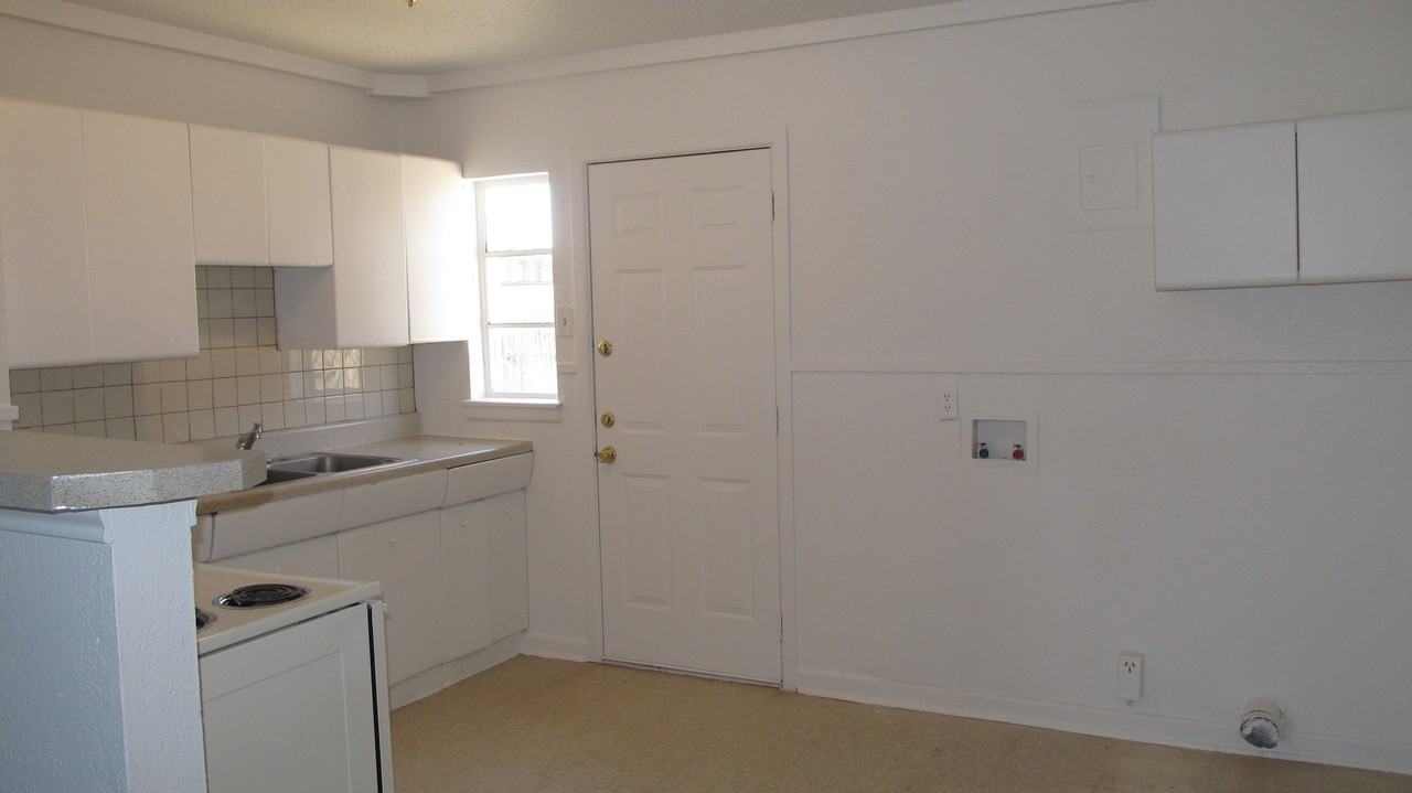 4806 Canton Ave - Photo 3 of 7