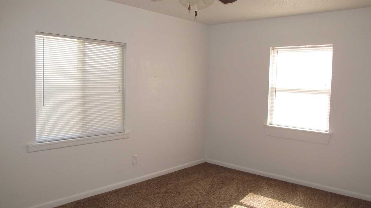 4806 Canton Ave - Photo 4 of 7