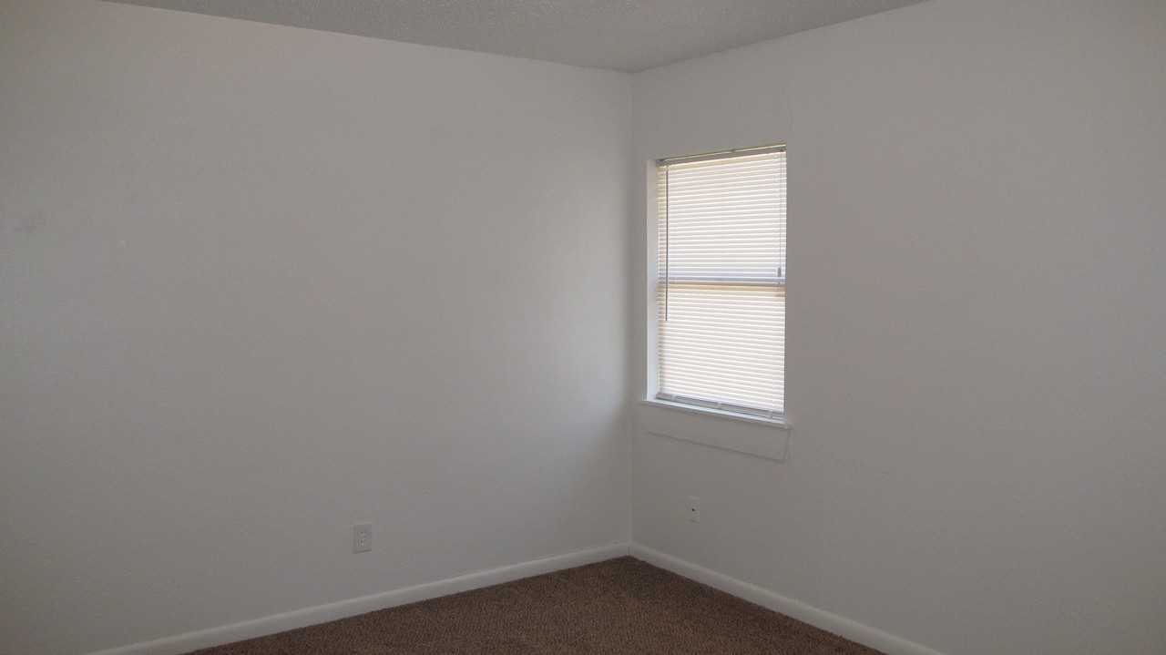 4806 Canton Ave - Photo 5 of 7