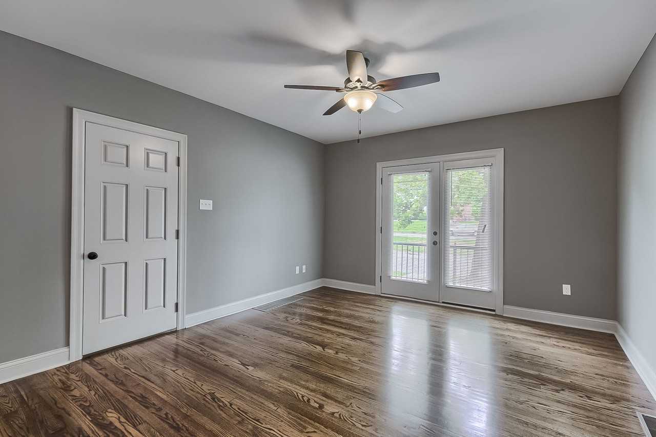 5204 Oleatha Ave - Photo 4 of 15
